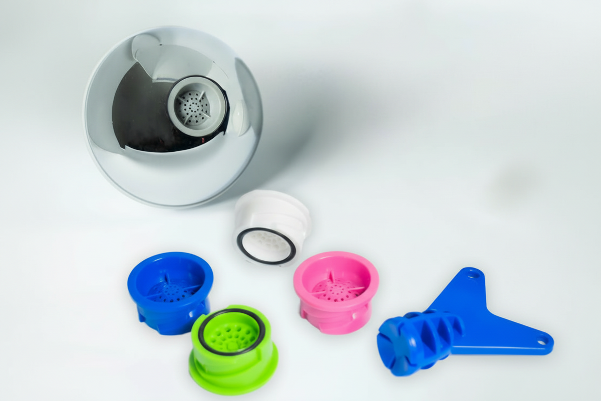 Multi-Shower anti-limescale fixed shower head with interchangeable inserts for improved water hygiene and easy maintenance